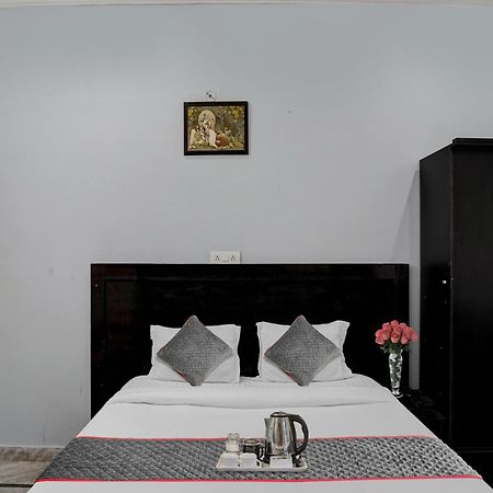 Collection O Samira Residency Near Botanic Garden Of Indian Republic Hotel Noida Exterior foto