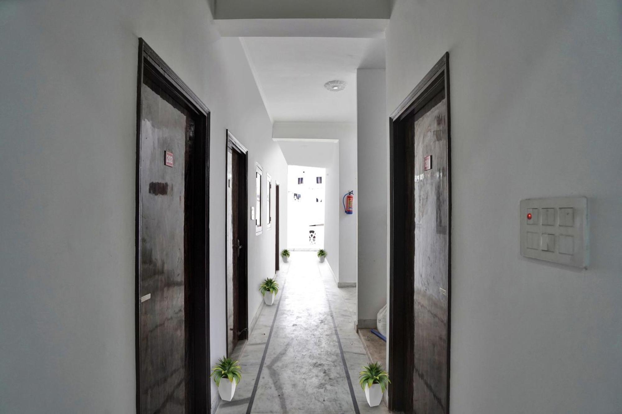 Collection O Samira Residency Near Botanic Garden Of Indian Republic Hotel Noida Exterior foto