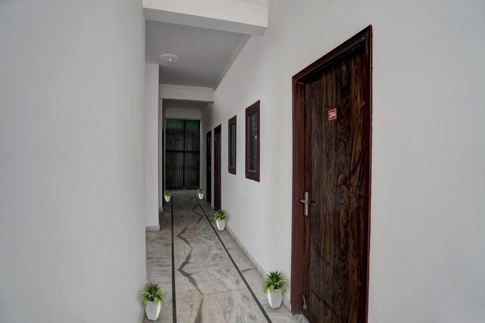 Collection O Samira Residency Near Botanic Garden Of Indian Republic Hotel Noida Exterior foto