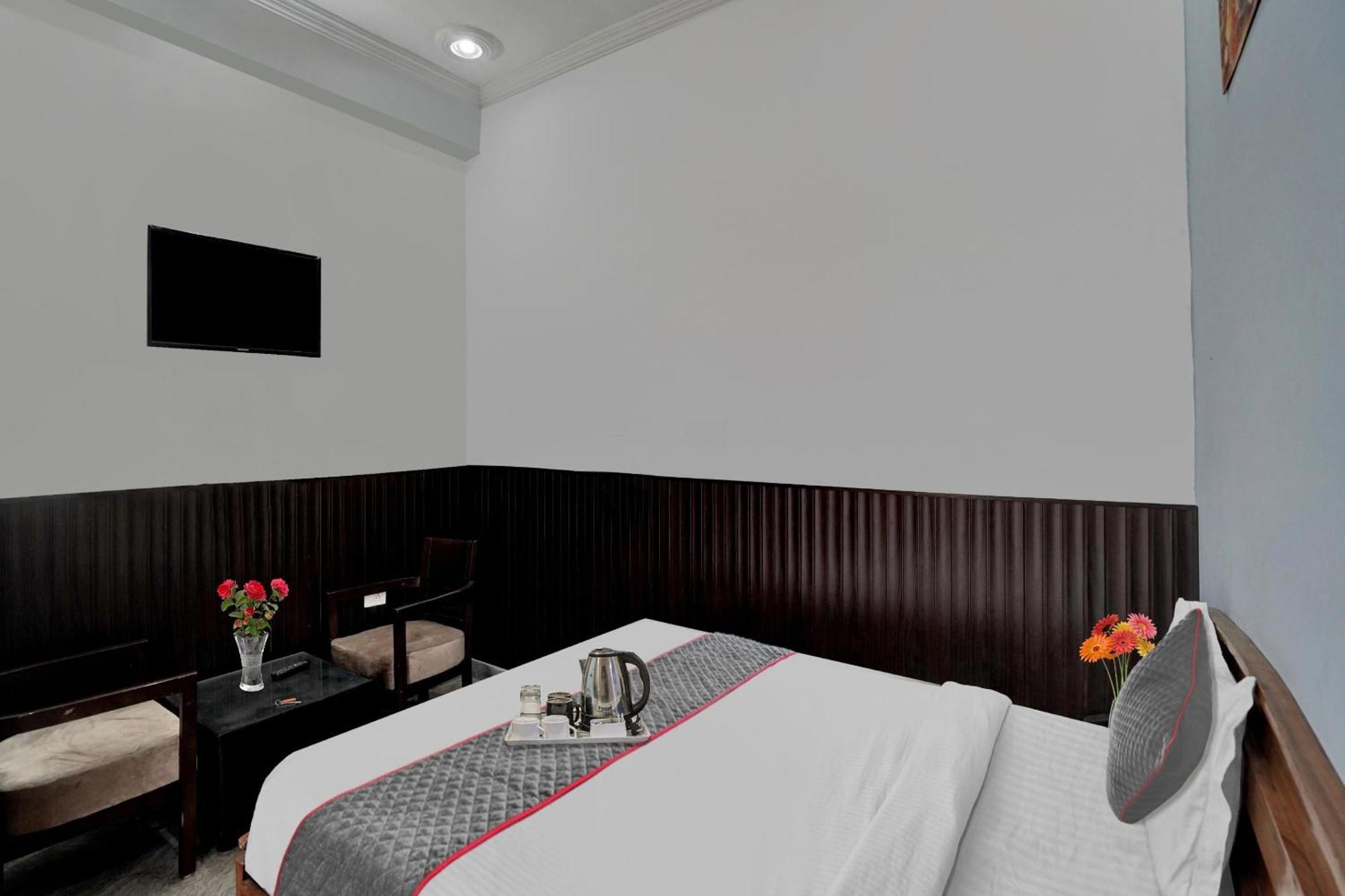Collection O Samira Residency Near Botanic Garden Of Indian Republic Hotel Noida Exterior foto