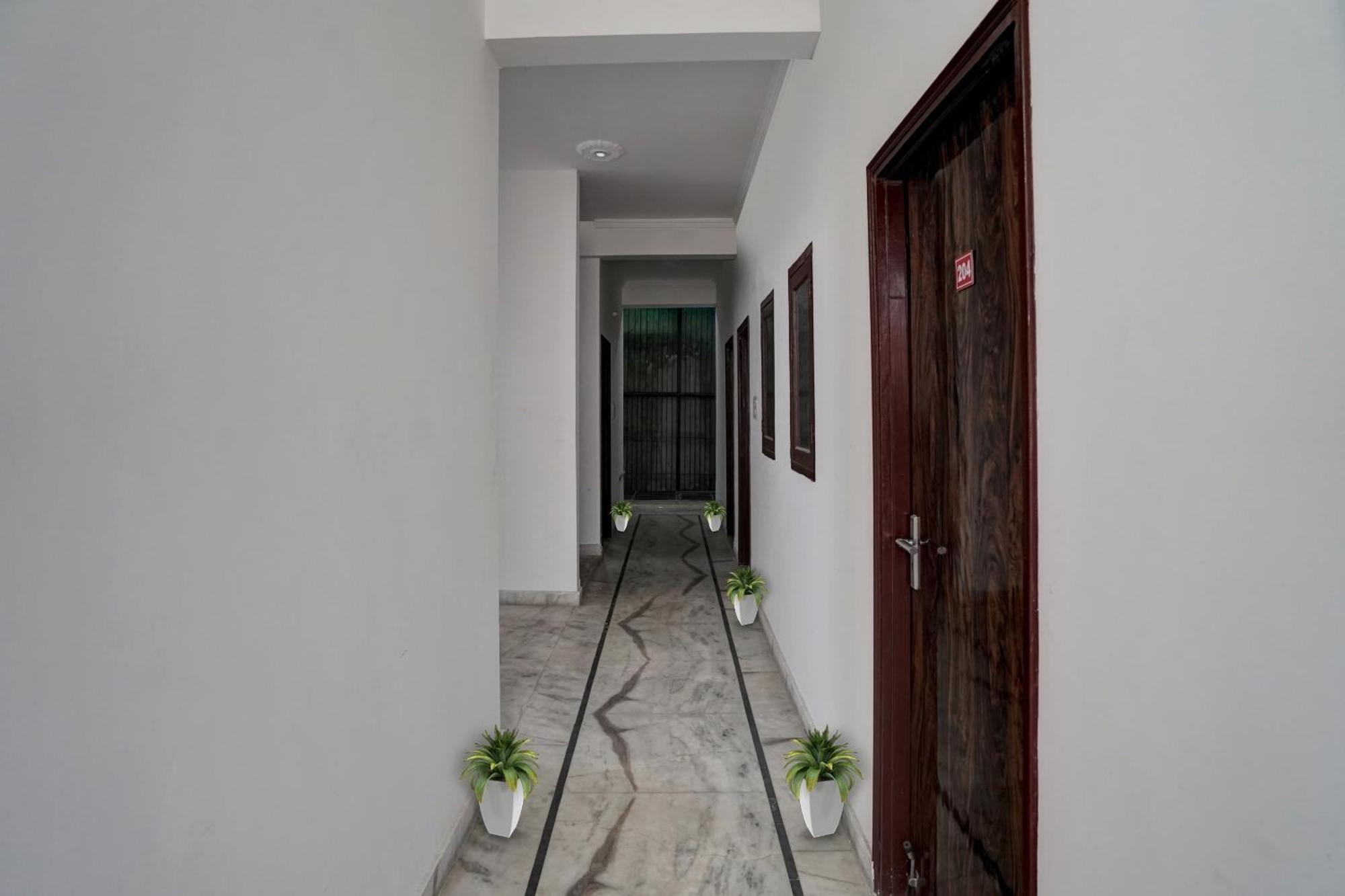 Collection O Samira Residency Near Botanic Garden Of Indian Republic Hotel Noida Exterior foto