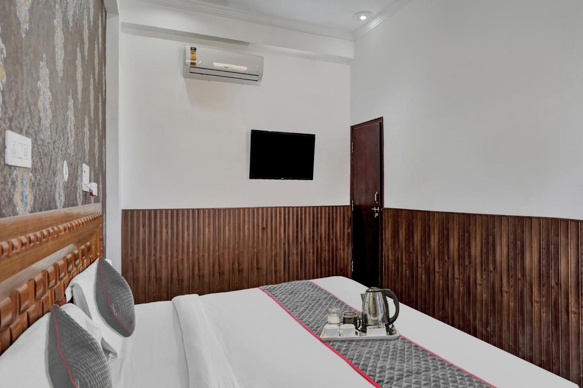 Collection O Samira Residency Near Botanic Garden Of Indian Republic Hotel Noida Exterior foto