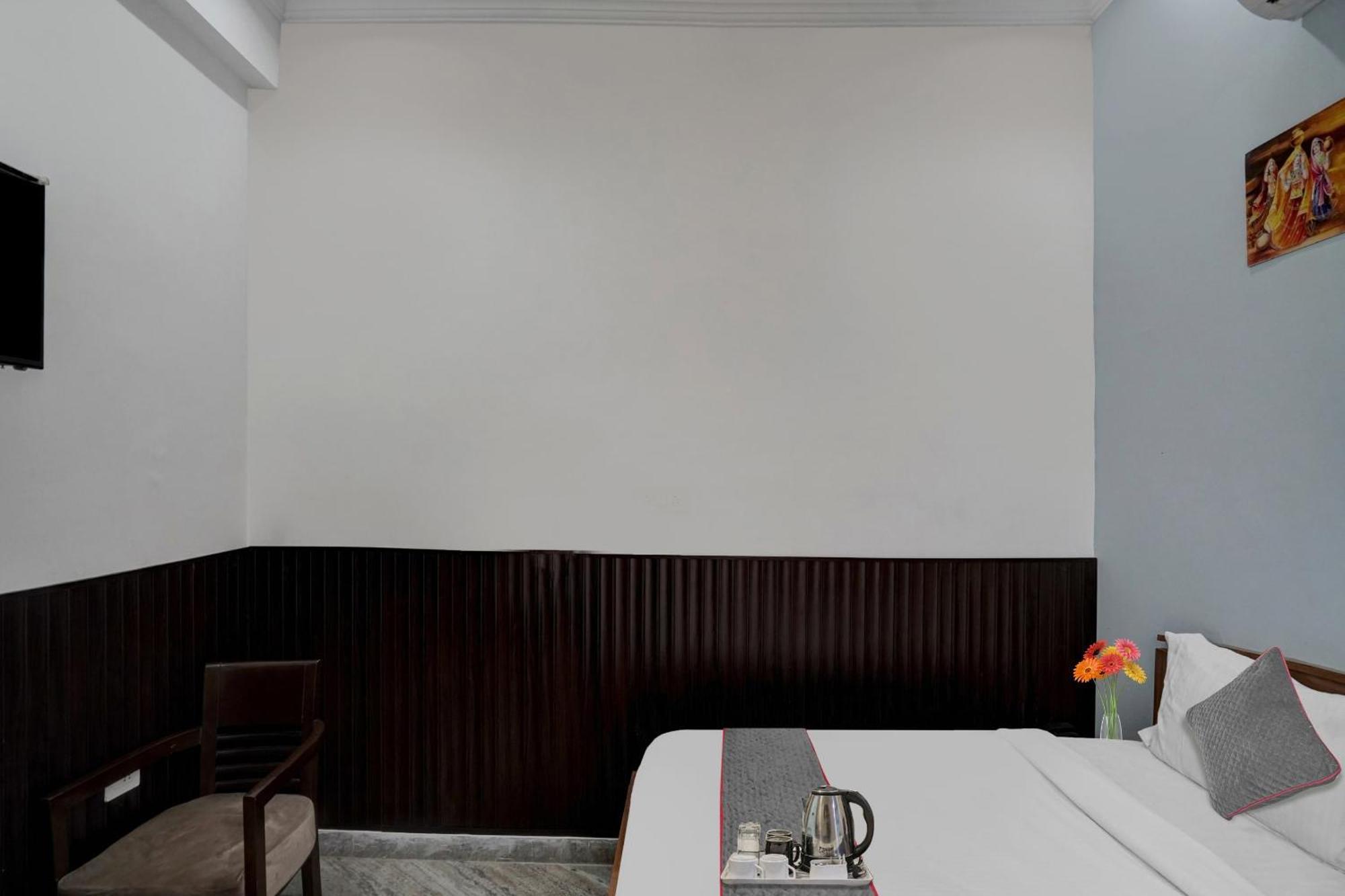 Collection O Samira Residency Near Botanic Garden Of Indian Republic Hotel Noida Exterior foto